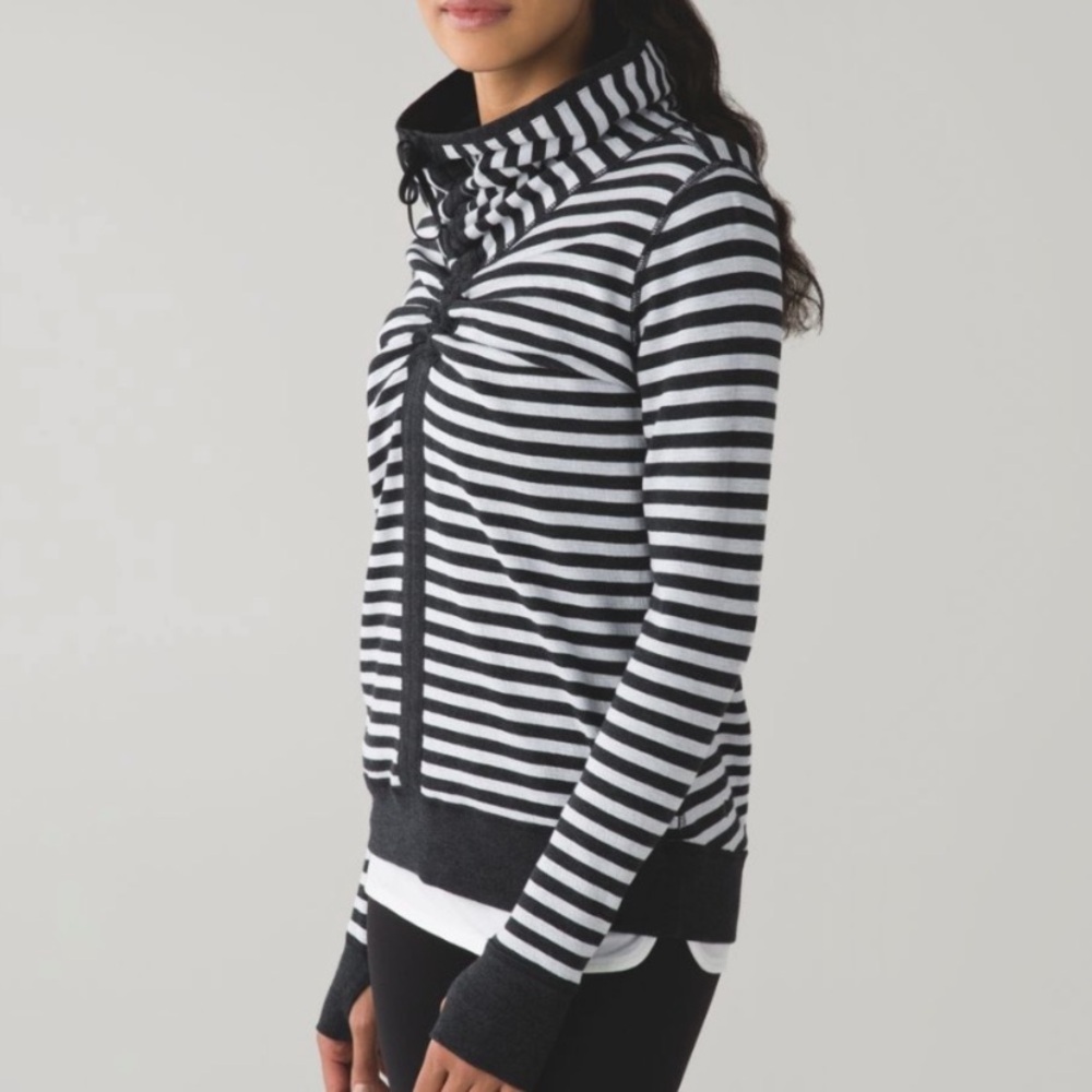Lululemon in a cinch long sleeve funnel neck tee